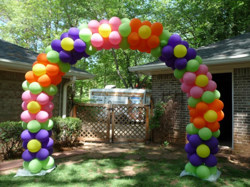 This balloon arch was made with 11" latex Qualatex balloons, colors violet, pink, orange, yellow and lime green